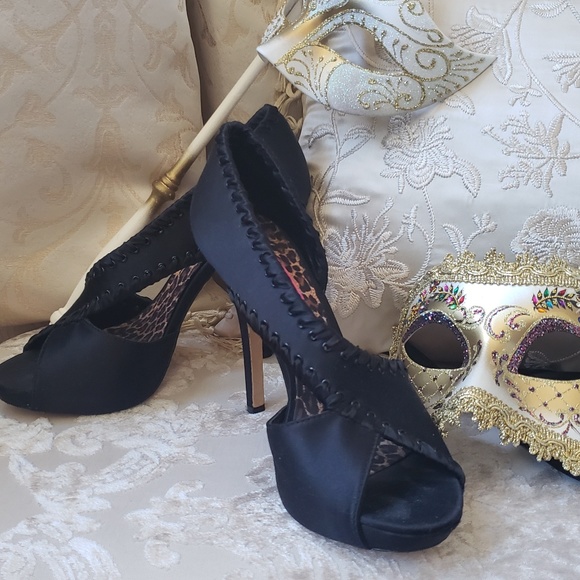 👠Betsey Johnson-Heels - Picture 2 of 8